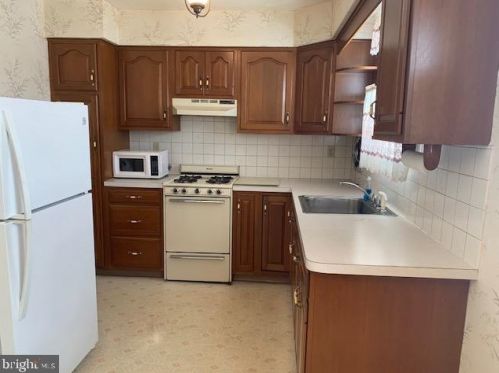 3826 Aubrey Ave, Philadelphia PA  19114-2836 exterior