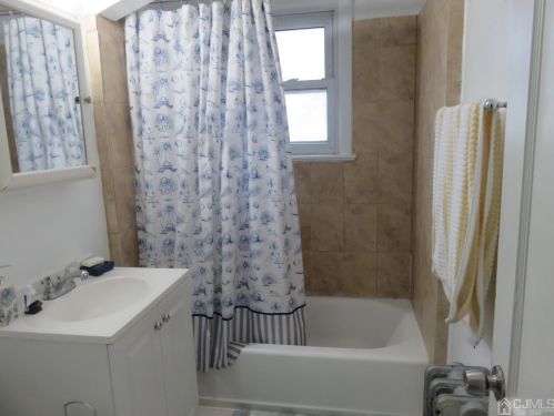 663 Jacques St, Perth Amboy NJ 08861-2746 exterior