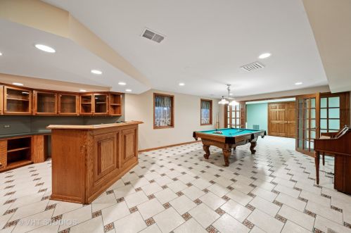 323 Kenmore Ave, Elmhurst IL 60126-3517 exterior