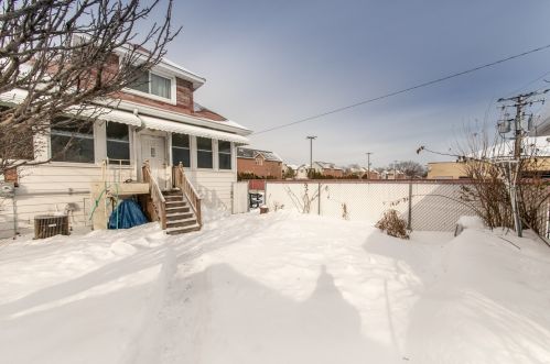 3657 Artesian Ave, Chicago IL 60645-5301 exterior