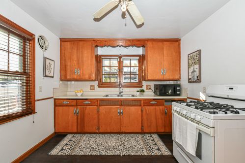 6417 Locust St, Milwaukee WI 53212-2444 exterior