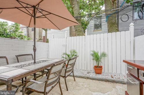 1134 Carpenter St, Philadelphia PA 19147-3608 exterior