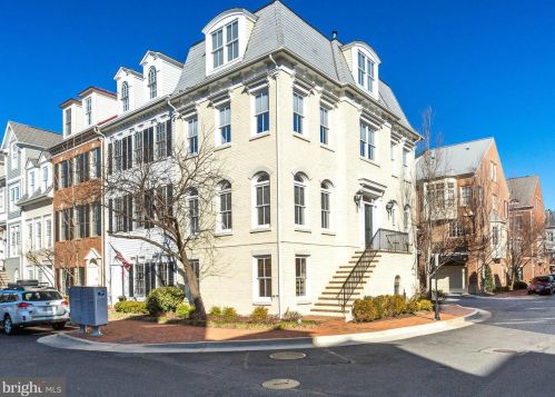 25 Alexander St, Alexandria VA  22314-3871 exterior