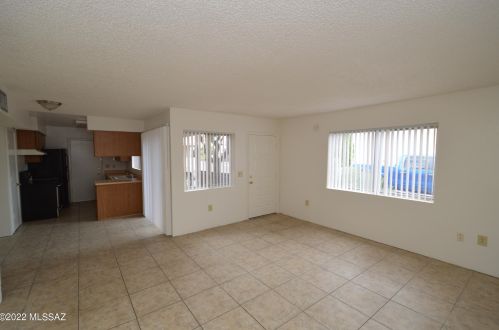 147 Brown Ave, Tucson AZ  85710-3125 exterior