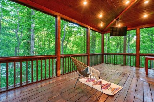 620 Colebrook Ct, Atlanta GA  30327-4710 exterior