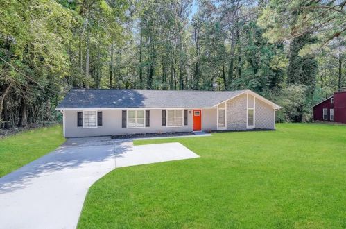 6839 Timberclair Ct, Lithonia GA  30058-3011 exterior