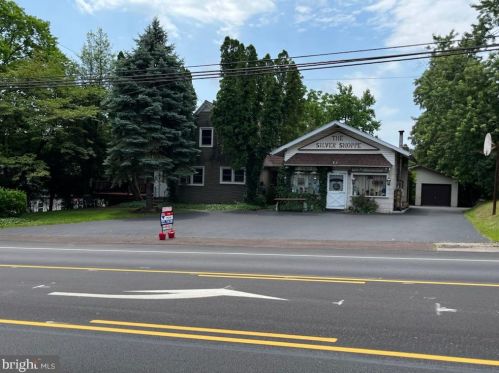 2458 High St, Pottstown, PA 19464-3111