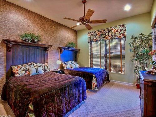 7773 Classics Dr, Naples FL 34113-3170 exterior