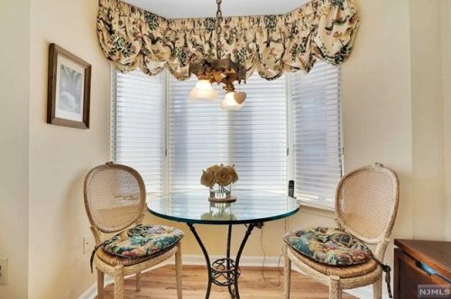 315 Livingston Ct, Edgewater NJ 07020-1639 exterior