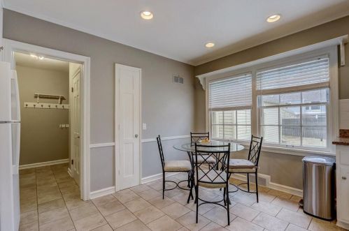 6405 Lk Dr, Milwaukee WI 53217-4229 exterior