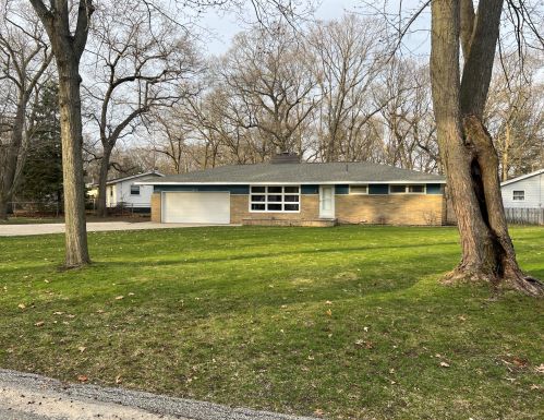 1260 Joslyn Rd, Meskegon, MI 49445-2652