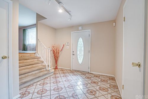 2 Julie Dr, Edison NJ  08820-1129 exterior