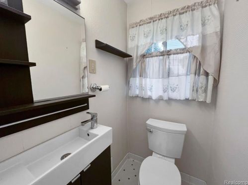 421 Beech Daly St, Dearborn Heights MI  48125-1000 exterior