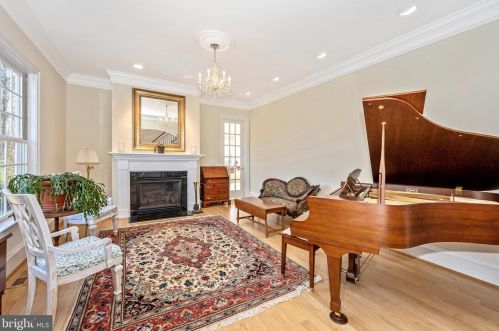 11340 Albermyrtle Rd, Rockville, MD 20854-1402