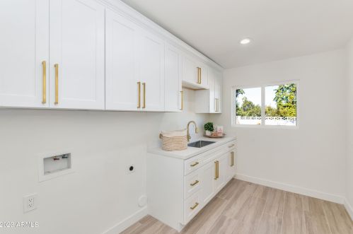 9052 29th St, Phoenix AZ  85028-5302 exterior