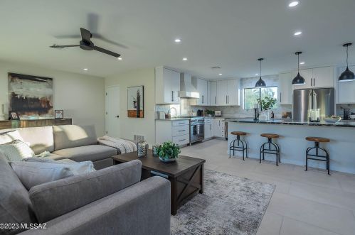 4917 Camino Arenosa, Tucson AZ  85718-6220 exterior