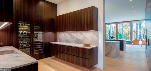 3131 Chain Brg Rd, Washington DC 20016-3301 exterior