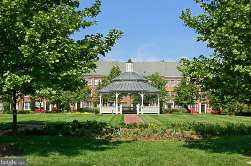 5124 Knapp Pl, Alexandria VA 22304-8637 exterior