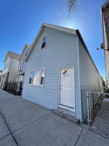 4330 Marshfield Ave, Chicago, IL 60609-3128