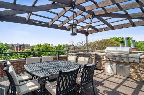 2617 Wayne Ave, Chicago, IL 60614-1221