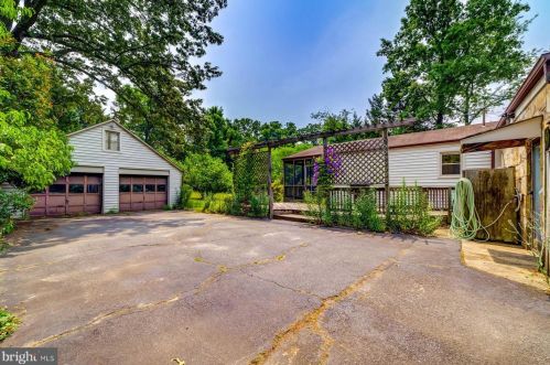 5217 Mitchell St, Alexandria VA 22312-2124 exterior