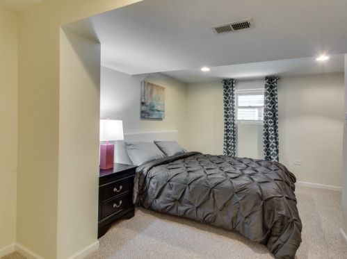 2529 Charleston St, Chicago IL 60647-4111 exterior