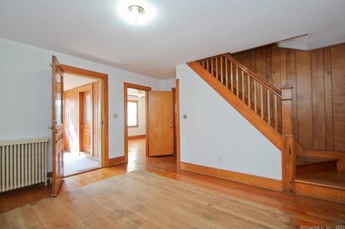 111 Spg St, Windsor Locks CT 06096-2208 exterior