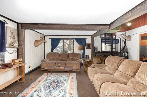 10049 Cressey Rd, Plainwell MI 49080-9044 exterior