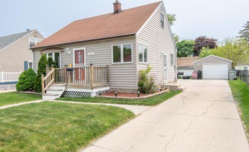 3922 83rd St, Milwaukee, WI 53222-2955