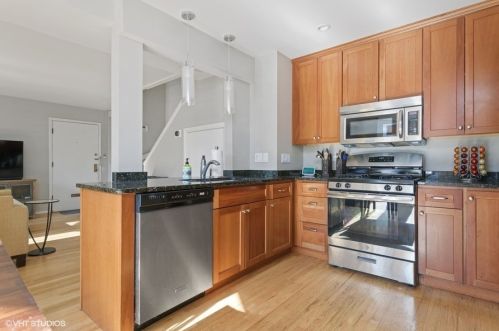 2145 Lincoln Ave, Chicago IL 60614-4510 exterior