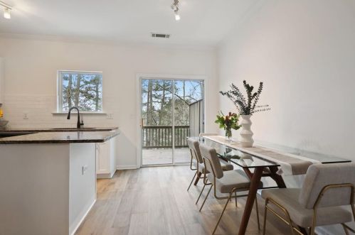 1085 Liberty Pkwy, Atlanta GA  30318-9394 exterior