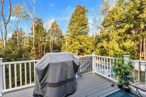 102 Bog Rd, Concord NH 03303-1008 exterior