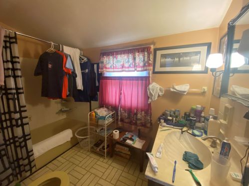 6129 Locust St, Milwaukee WI 53212-2545 exterior