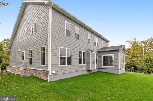 920 Darton Dr, Alexandria VA 22308-2021 exterior