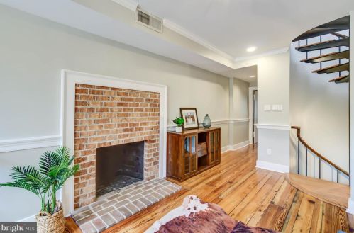 527 Wilkes St, Alexandria VA  22314-3723 exterior