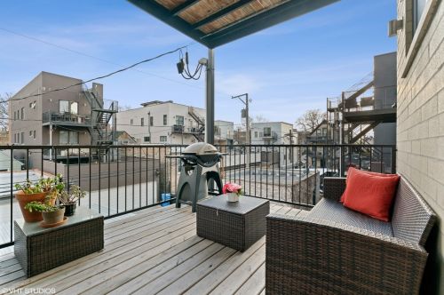 2441 Haddon Ave, Chicago IL 60622-2946 exterior