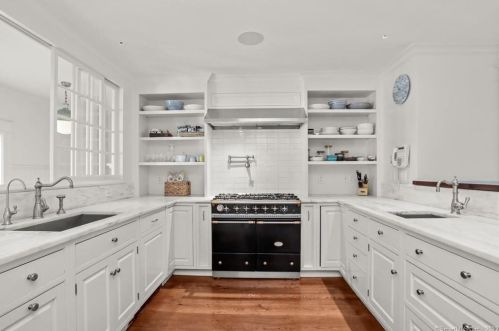 20 Partridge Holw Rd, Greenwich CT 06831-2663 exterior