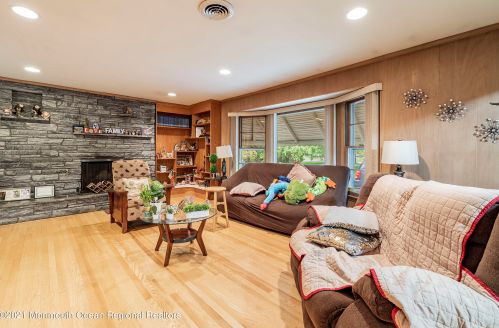 176 Bartley Rd, Jackson Twp NJ  08527-1240 exterior