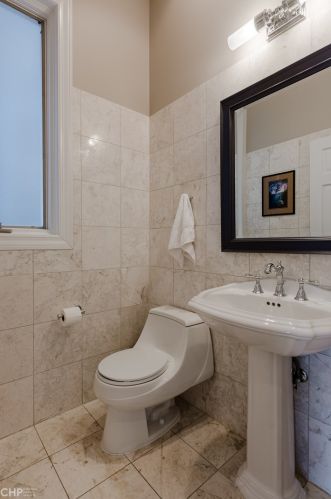 1512 Oakdale Ave, Chicago IL 60657-4011 exterior