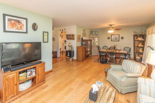 35 Sycamore Dr, Middletown NY 10940-5406 exterior