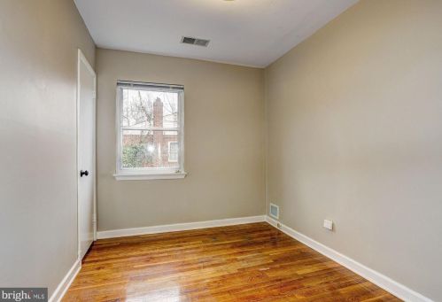 802 1st St, Rockville MD 20850-1444 exterior