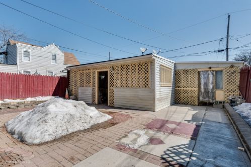 5755 Washtenaw Ave, Chicago IL 60659-3912 exterior