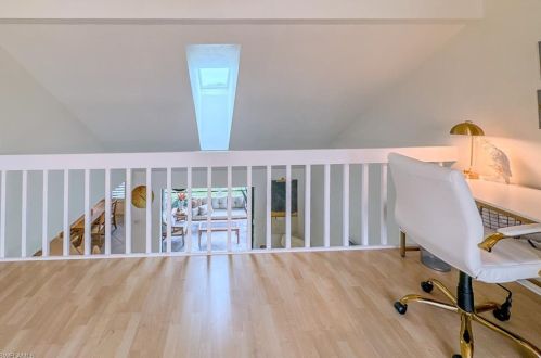 201 Woodshire Ln, Naples FL 34105-7429 exterior