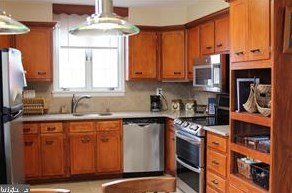 11941 Goya Dr, Rockville MD  20854-3313 exterior