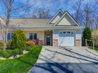 39 Honeycomb Cir, Swannanoa, NC 28778-3422