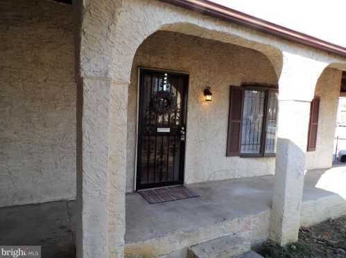 1004 Summit St, Darby, PA 19023-1627