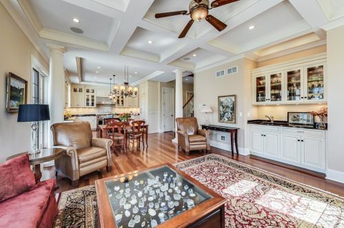 642 Euclid Ave, Elmhurst IL 60126-4338 exterior