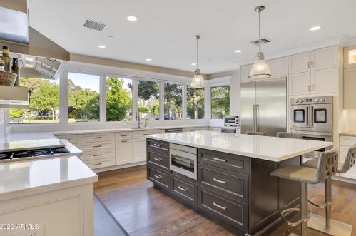 5828 3rd Ave, Phoenix AZ 85086-7201 exterior