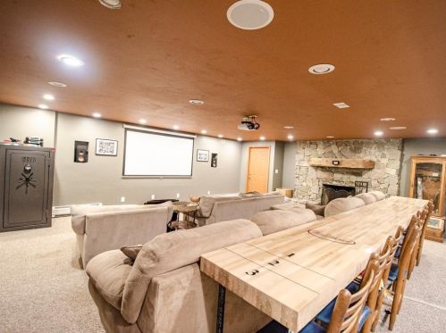 40 Dunbarton Ctr Rd, Concord NH 03304-5300 exterior