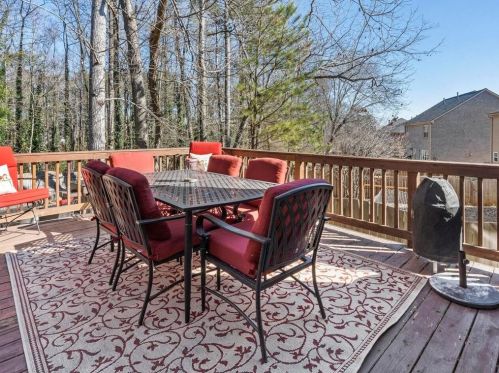 121 Lankford Rd, Tucker GA 30084-1821 exterior